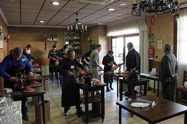 Se clausura el curso de iniciacin al corte de jamn organizado por la Concejala de Comercio y la Asociacin de Hosteleros de Totana - 1