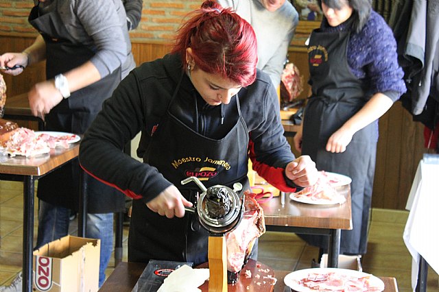 Se clausura el curso de iniciacin al corte de jamn organizado por la Concejala de Comercio y la Asociacin de Hosteleros de Totana - 2