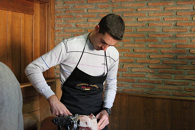 Se clausura el curso de iniciacin al corte de jamn organizado por la Concejala de Comercio y la Asociacin de Hosteleros de Totana - 12