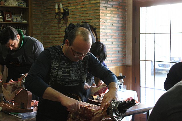 Se clausura el curso de iniciacin al corte de jamn organizado por la Concejala de Comercio y la Asociacin de Hosteleros de Totana - 13