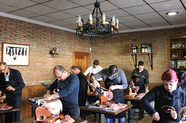 Se clausura el curso de iniciacin al corte de jamn organizado por la Concejala de Comercio y la Asociacin de Hosteleros de Totana - 14