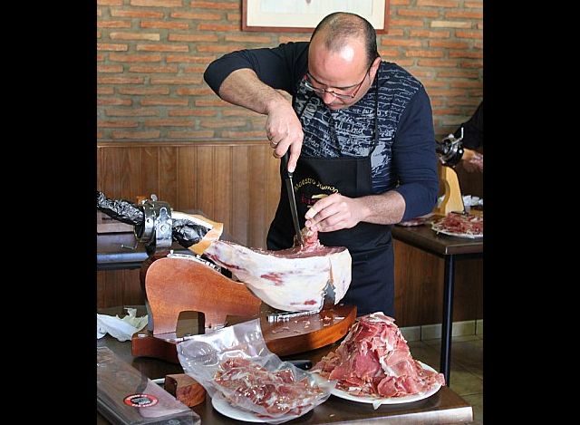 Se clausura el curso de iniciacin al corte de jamn organizado por la Concejala de Comercio y la Asociacin de Hosteleros de Totana - 20