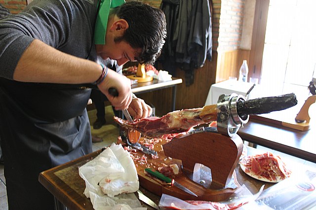 Se clausura el curso de iniciacin al corte de jamn organizado por la Concejala de Comercio y la Asociacin de Hosteleros de Totana - 25