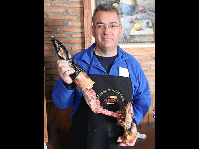 Se clausura el curso de iniciacin al corte de jamn organizado por la Concejala de Comercio y la Asociacin de Hosteleros de Totana - 26