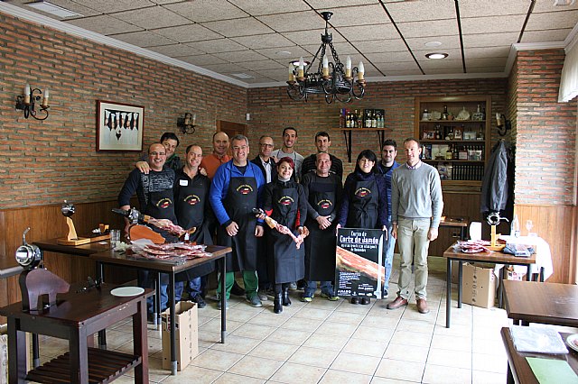 Se clausura el curso de iniciacin al corte de jamn organizado por la Concejala de Comercio y la Asociacin de Hosteleros de Totana - 32