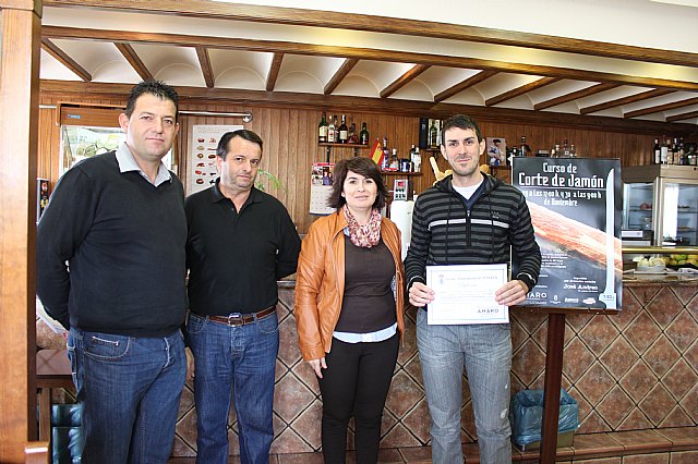 Se clausura el curso de iniciacin al corte de jamn organizado por la Concejala de Comercio y la Asociacin de Hosteleros de Totana - 35