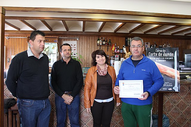 Se clausura el curso de iniciacin al corte de jamn organizado por la Concejala de Comercio y la Asociacin de Hosteleros de Totana - 37
