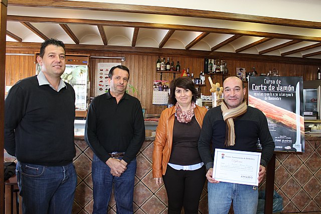 Se clausura el curso de iniciacin al corte de jamn organizado por la Concejala de Comercio y la Asociacin de Hosteleros de Totana - 38