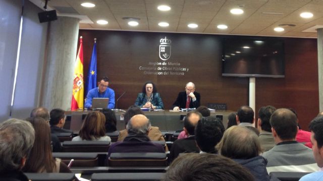 Técnicos municipales de urbanismo participan en una reunión de coordinación, Foto 1