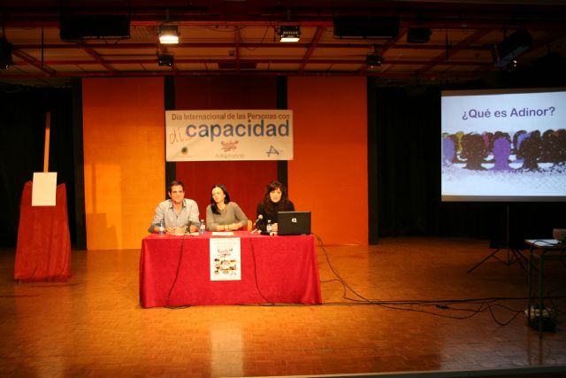 Adinor presenta el calendario de 2014 en el Día Internacional de las Personas con Discapacidad - 1, Foto 1