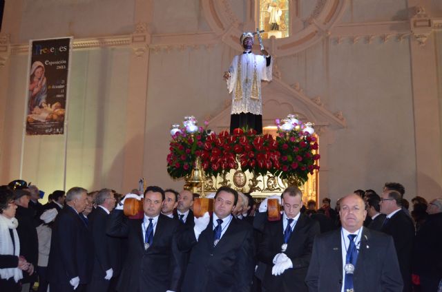 La lluvia no pudo finalmente con la procesión que salió con un itinerario reducido - 1, Foto 1
