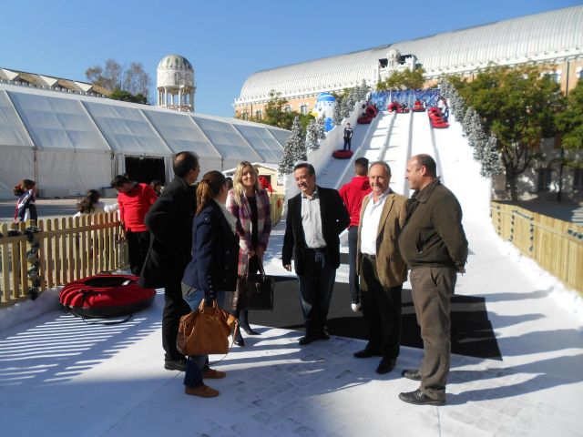 Pista de hielo y tobogán con trineos en el Cuartel de Artillería - 3, Foto 3