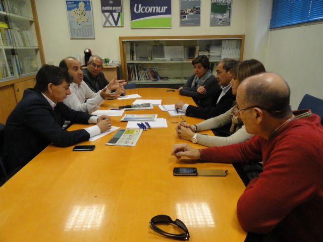 El Grupo Socialista mantiene una reunión de trabajo con UCOMUR para fijar estrategias comunes en la lucha contra el paro - 1, Foto 1