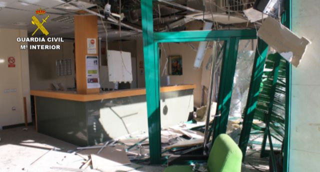 La Guardia Civil desarticula una organización que empleaba explosivos para forzar y robar cajeros automáticos - 1, Foto 1