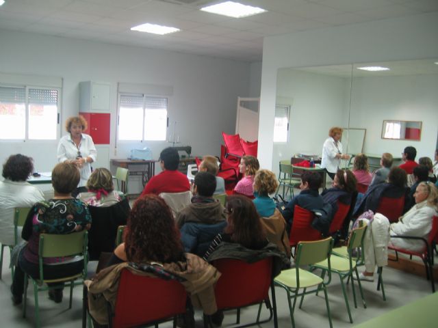 El Banco del Tiempo celebró sus talleres  sobre autoestima y elaboración de jabones - 1, Foto 1