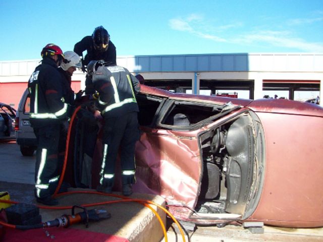 Los Bomberos se ponen al día en técnicas de rescate en accidentes de tráfico - 1, Foto 1