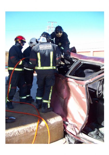 Los Bomberos se ponen al día en técnicas de rescate en accidentes de tráfico - 2, Foto 2