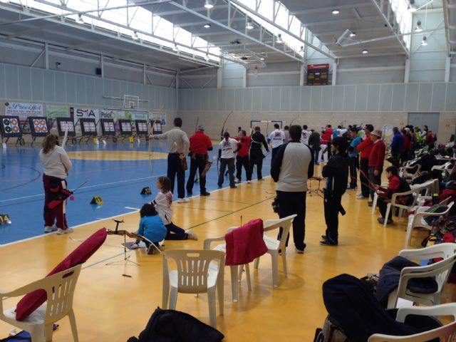 La liga regional de tiro con arco en sala reúne a medio centenar de arqueros en Las Torres de Cotillas - 1, Foto 1