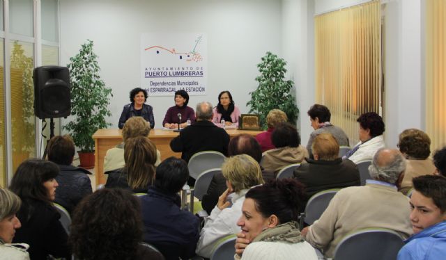 La poeta lumbrerense Purificación Gázquez Rodríguez participa en un recital de poesía coincidiendo con las fiestas de la Purísima en El Esparragal - 1, Foto 1