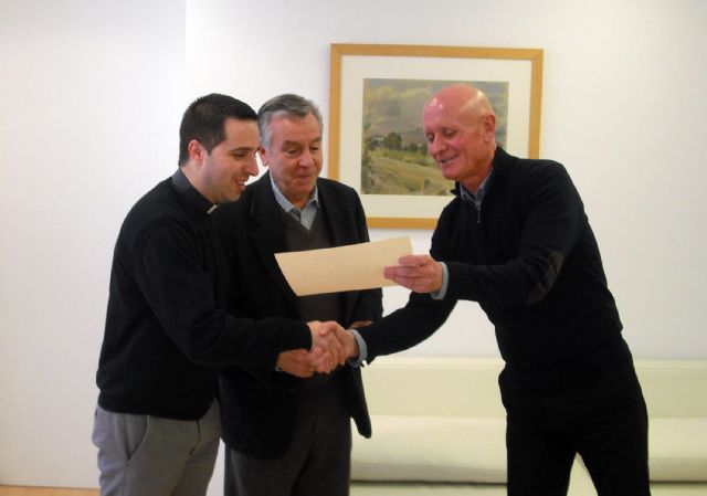 El Ayuntamiento torreño recauda casi 900 euros para Cáritas con el II Certamen de Teatro Aficionado Juan Baño - 1, Foto 1