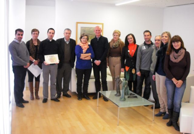 El Ayuntamiento torreño recauda casi 900 euros para Cáritas con el II Certamen de Teatro Aficionado Juan Baño - 2, Foto 2