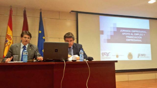 130 personas acuden a la jornada de información sobre medidas de apoyo al empleo y financiación empresarial celebrada en Lorca - 1, Foto 1
