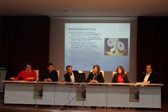 La Casa de Cultura acogi una jornada de presentacin de diversas herramientas de ayuda al pequeño comercio, Foto 1