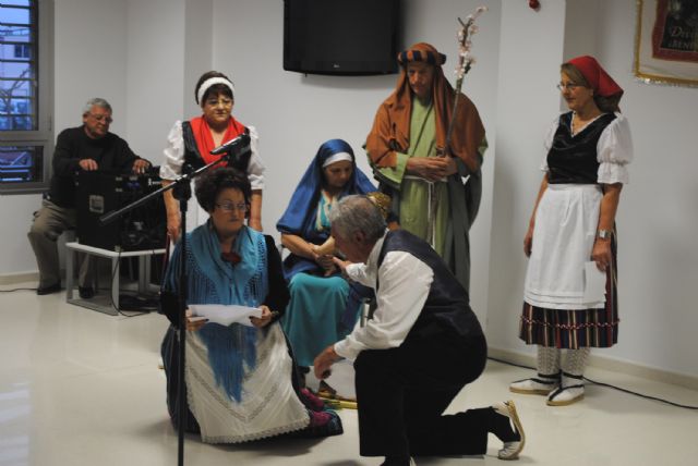 El Centro de las Personas Mayores torreño inaugura su tradicional Belén - 4, Foto 4