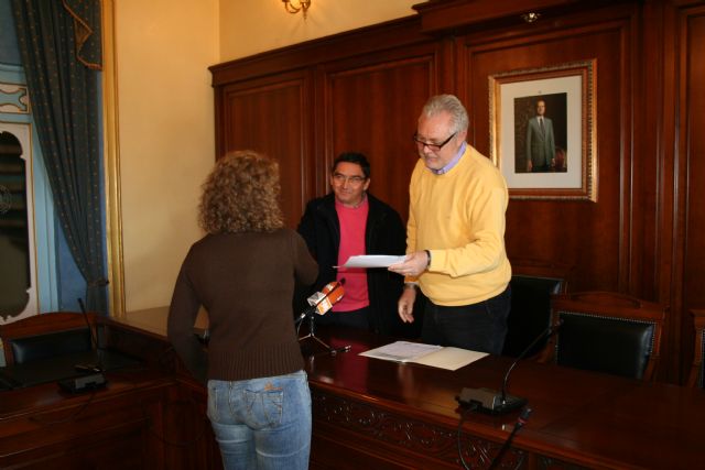 El Ayuntamiento reparte unos 17.000 euros a los bancos de libros de los centros de Primaria y Secundaria - 3, Foto 3