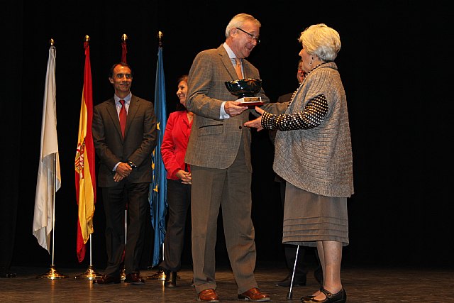 Valcárcel destaca el gran valor y la aportación de los mayores a la sociedad actual - 1, Foto 1