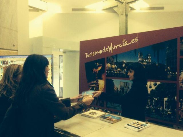 Un expositor de Turismo promociona Murcia desde el belén de Salzillo expuesto en Madrid - 2, Foto 2