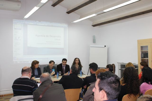 La Jornada Empresarial de Apoyo al Empleo y Financiación Empresarial fue seguida con gran atención por empresarios y jóvenes del municipio - 1, Foto 1