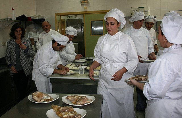Los alumnos de la Escuela de Hostelería de Murcia contribuyen a dar a conocer las mejores materias primas de la gastronomía regional - 1, Foto 1