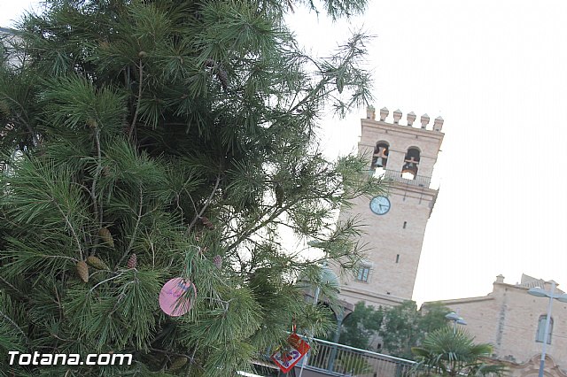 Varios expositores conforman la I Feria de Navidad, instalada en la Plaza de la Balsa Vieja - 1