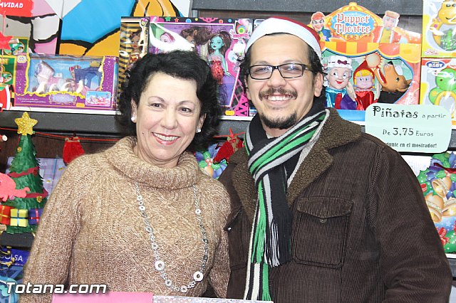 Varios expositores conforman la I Feria de Navidad, instalada en la Plaza de la Balsa Vieja - 4