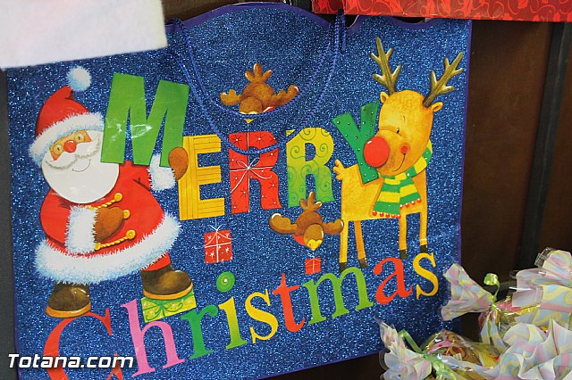 Varios expositores conforman la I Feria de Navidad, instalada en la Plaza de la Balsa Vieja - 8