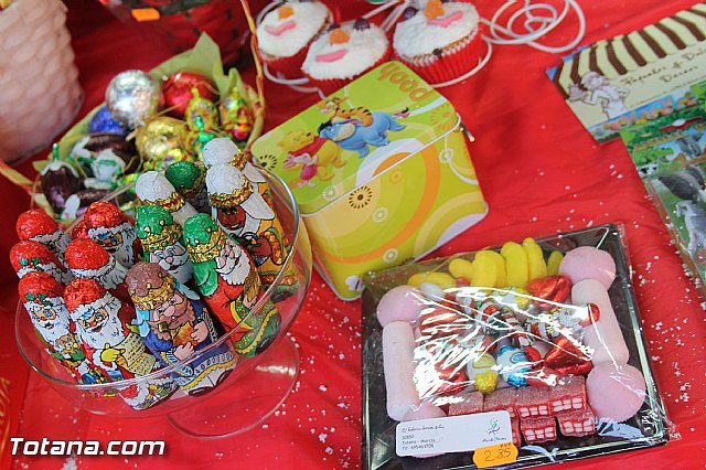 Varios expositores conforman la I Feria de Navidad, instalada en la Plaza de la Balsa Vieja - 21