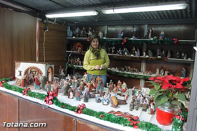 Varios expositores conforman la I Feria de Navidad, instalada en la Plaza de la Balsa Vieja - 23