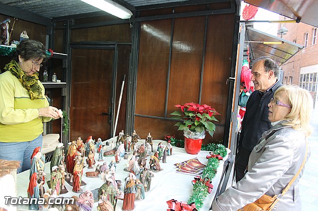 Varios expositores conforman la I Feria de Navidad, instalada en la Plaza de la Balsa Vieja - 30
