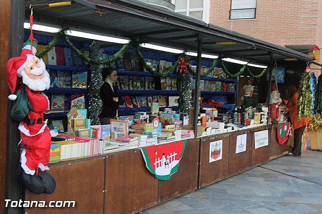 Varios expositores conforman la I Feria de Navidad, instalada en la Plaza de la Balsa Vieja - 32