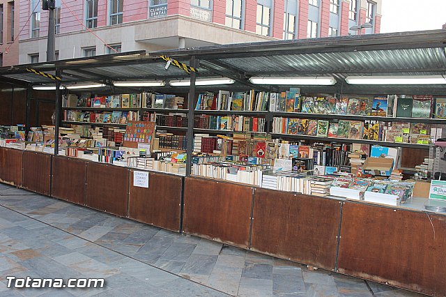 Varios expositores conforman la I Feria de Navidad, instalada en la Plaza de la Balsa Vieja - 33
