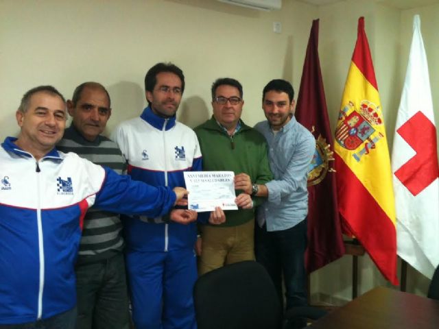 La sección de atletismo de la asociación Elicroca dona 800 euros a Cruz Roja para los más necesitados - 1, Foto 1