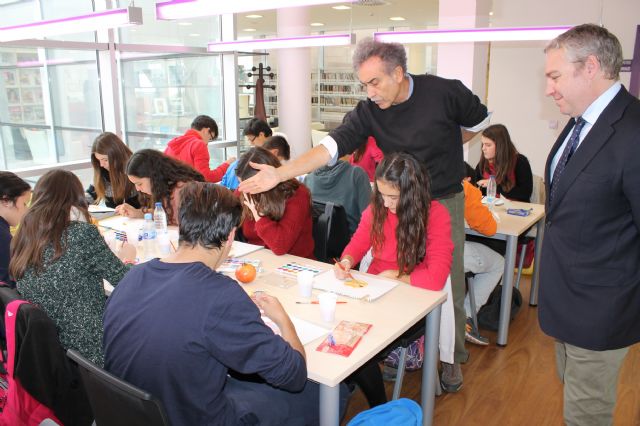 Pedro Cano enseña a los escolares de Mazarrn a pintar en acuarela, Foto 1