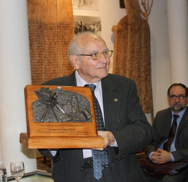 El Ayuntamiento de Jumilla rinde homenaje a José Antonio Tomás, uno de los padres de la fotografía del municipio - 1, Foto 1