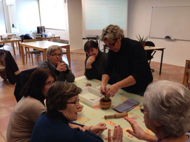 Un grupo de 50 jumillanas asisten en Sangonera a un taller sobre el uso saludable de plantas - 2, Foto 2