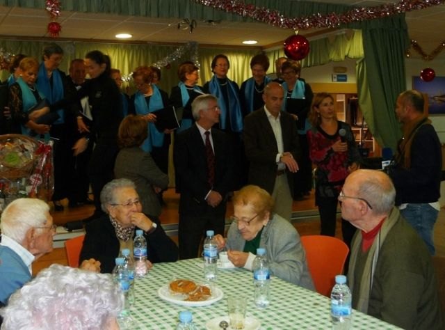 El Centro Social de Personas Mayores de San Javier inicia la Navidad con una degustación de dulces - 1, Foto 1