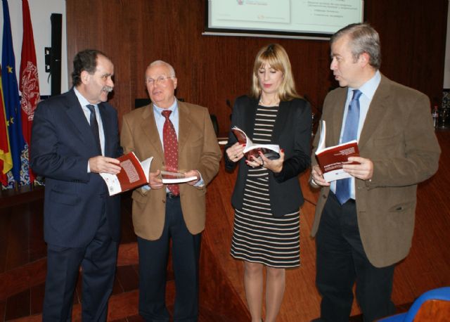 Un libro identifica los factores que diferencian a las empresas familiares murcianas - 1, Foto 1