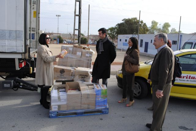 Los trabajadores de Consum donan 600 kilos de alimentos a Cáritas Parroquial de Las Torres de Cotillas - 1, Foto 1