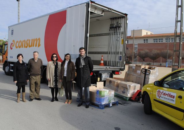 Los trabajadores de Consum donan 600 kilos de alimentos a Cáritas Parroquial de Las Torres de Cotillas - 2, Foto 2