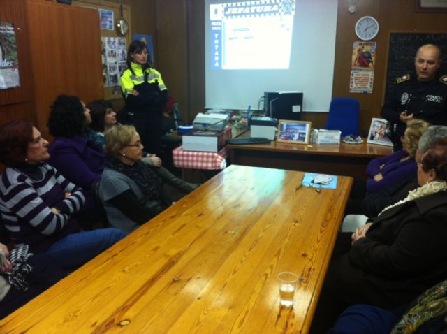 The Local Police gives a talk on the functioning and organization of the body, Foto 1